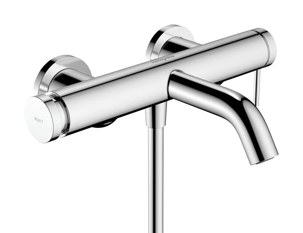 Hansgrohe Wannenmischer in Chrom, mit zwei Steuerknöpfen und einem langen Auslauf. An der Wand montiert, bietet klare Linien und Funktionalität.